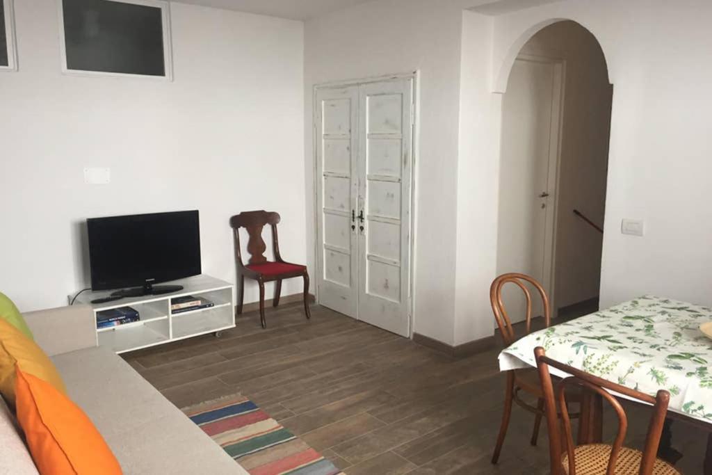 Aubert 64 Apartment Aosta Luaran gambar